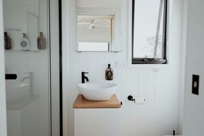 淋浴設備、提供毛巾