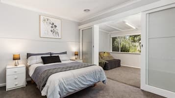 4 habitaciones, tabla de planchar con plancha, wifi y ropa de cama