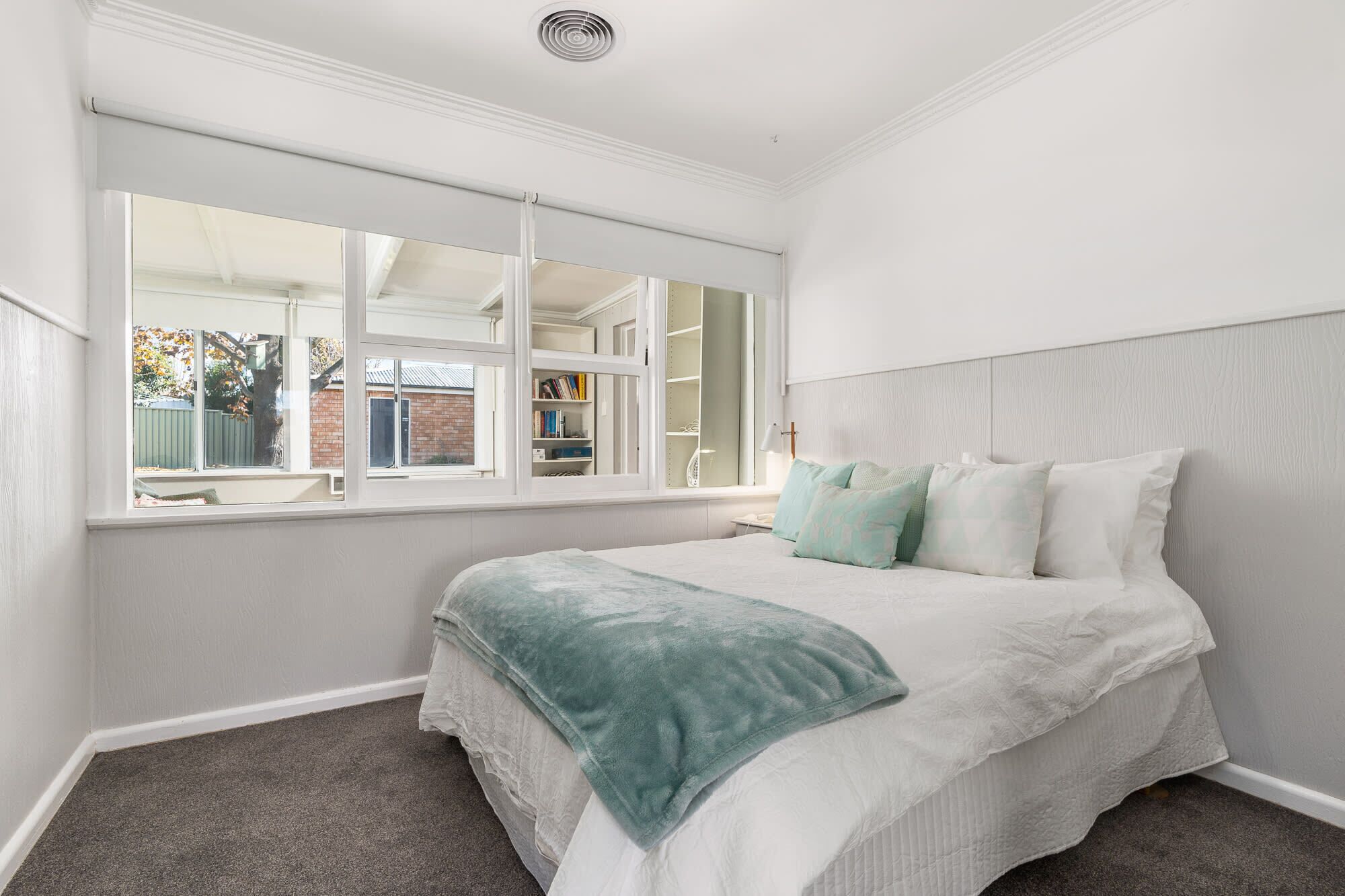 4 habitaciones, tabla de planchar con plancha, wifi y ropa de cama 