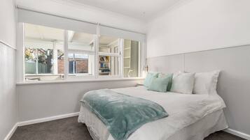 4 habitaciones, tabla de planchar con plancha, wifi y ropa de cama
