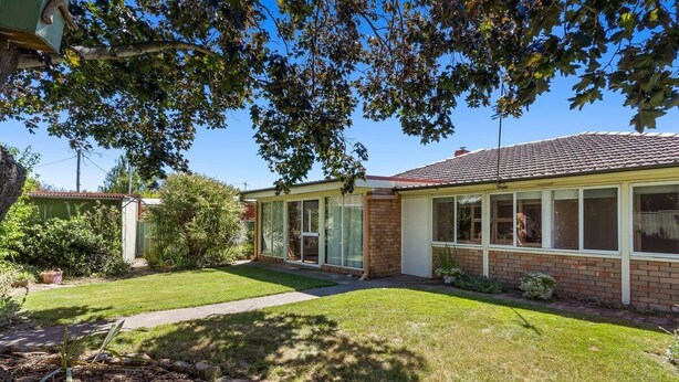 A single-story house with a brick facade, large windows, and a well-maintained lawn. - Small Villages Retreat - Escape the City Life (Blayney)