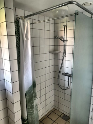 Bathroom - Danhostel Aalborg (Aalborg)