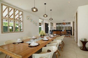 Familjevilla - 5 sovrum - privat pool | Eget kök | Kyl i allmänt utrymme, mikrovågsugn, ugn och kaffe- och tebryggare