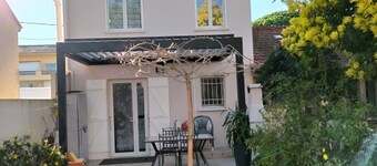 Renovated 3BR Villa, Garden, BBQ, Parking, 300m to Beach