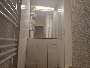 Bathroom - Stylish 2-BR Apartment with Pool, Tennis & AC, 400m from Beach, Argelès-sur-Mer (Argelès-sur-Mer)