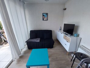 TV - Ground Floor Apartment with Pool, AC, Terrace, and Parking Near Beach (Argelès-sur-Mer)