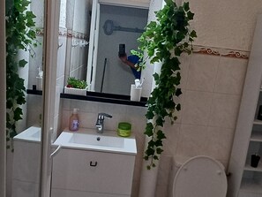 Bathroom - Cozy 1BR Apt, Pool, Parking, 400m Beach - Argelès-sur-Mer (Argelès-sur-Mer)
