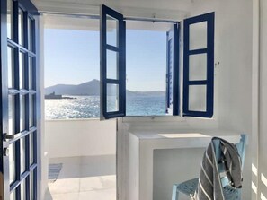Interior - Centrally located Naoussa seafront studio Casa Medusa with amazing view! (Paros)