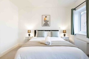 2 bedrooms, iron/ironing board, Internet, bed sheets - Comfy 2 Bed With Sofa Bed /Heathrow/Surrey/M25 (Stanwell)