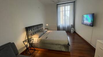 2 Schlafzimmer, Schreibtisch, Bügeleisen/Bügelbrett, WLAN