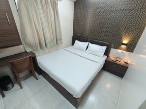 Free WiFi, bed sheets - Hotel Delight Inn Andheri West (Mumbai)