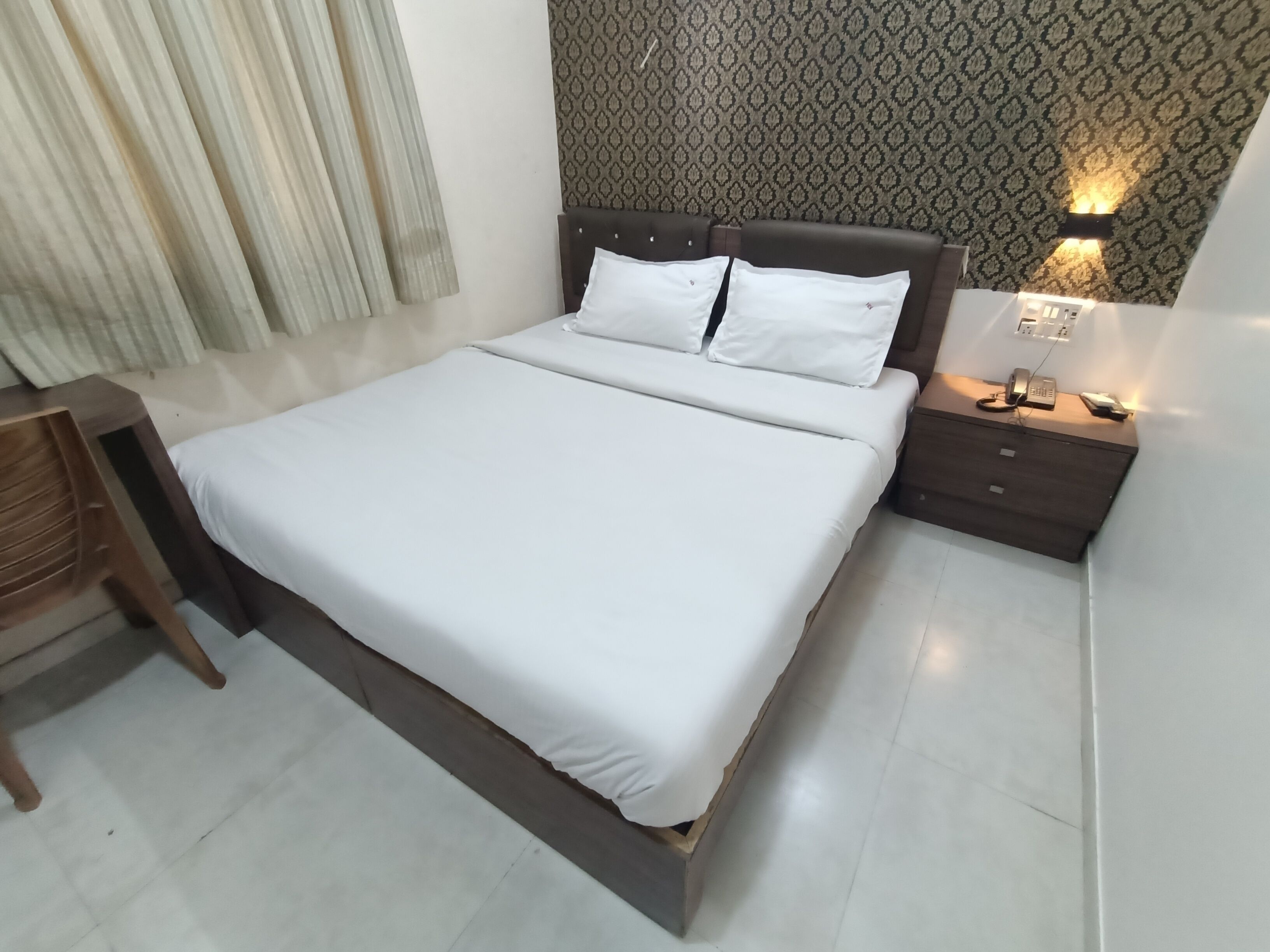 Free WiFi, bed sheets