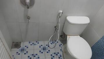 Superior Room | Bathroom | Shower, rainfall showerhead, towels