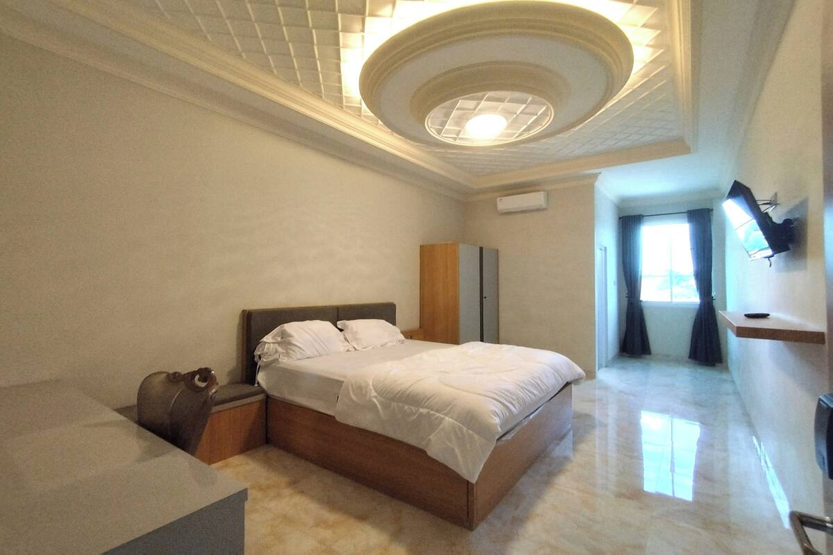 In-room safe, desk, free WiFi, bed sheets