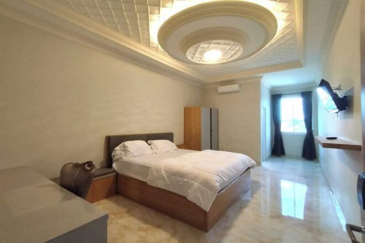 In-room safe, desk, free WiFi, bed sheets