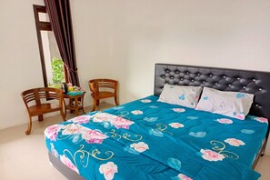 Classic Double Room | Rollaway beds, free WiFi, bed sheets - Penginapan Bromo Lovero (Sukapura)