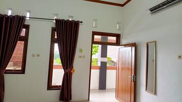 Deluxe Double Room | Rollaway beds, free WiFi, bed sheets