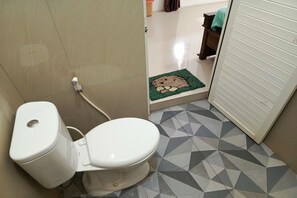 Doppia Deluxe | Bagno | Doccia, soffione a pioggia, set di cortesia gratuito, asciugamani