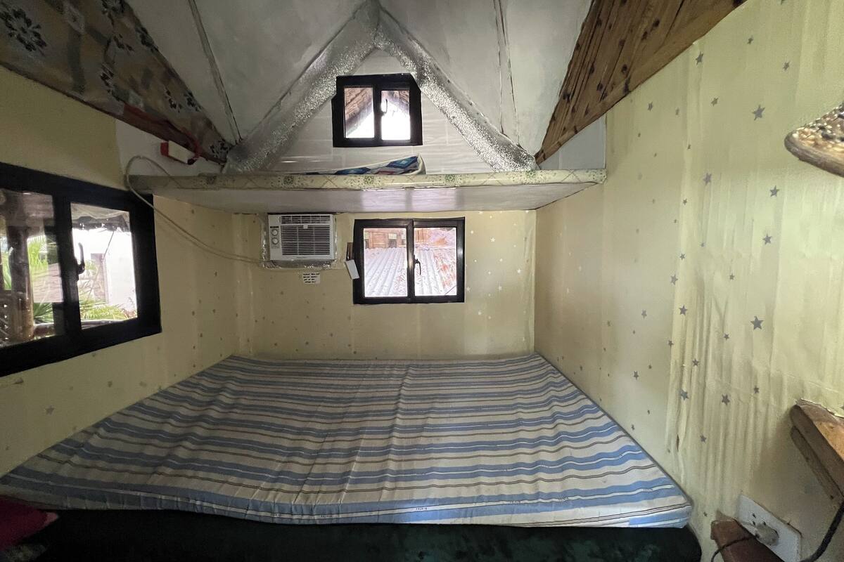 WiFi (free), bed sheets
