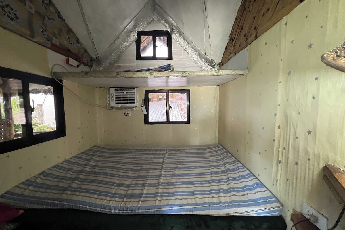 WiFi (free), bed sheets