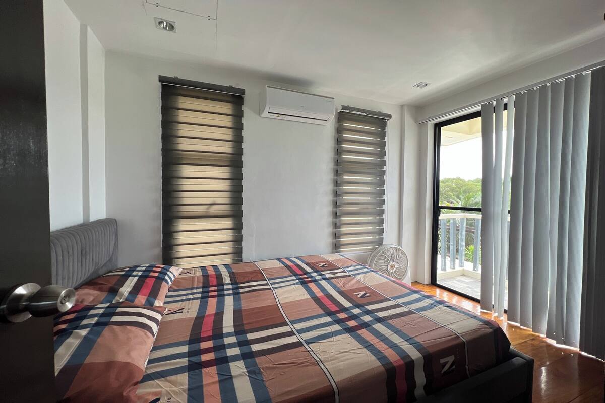 WiFi (free), bed sheets
