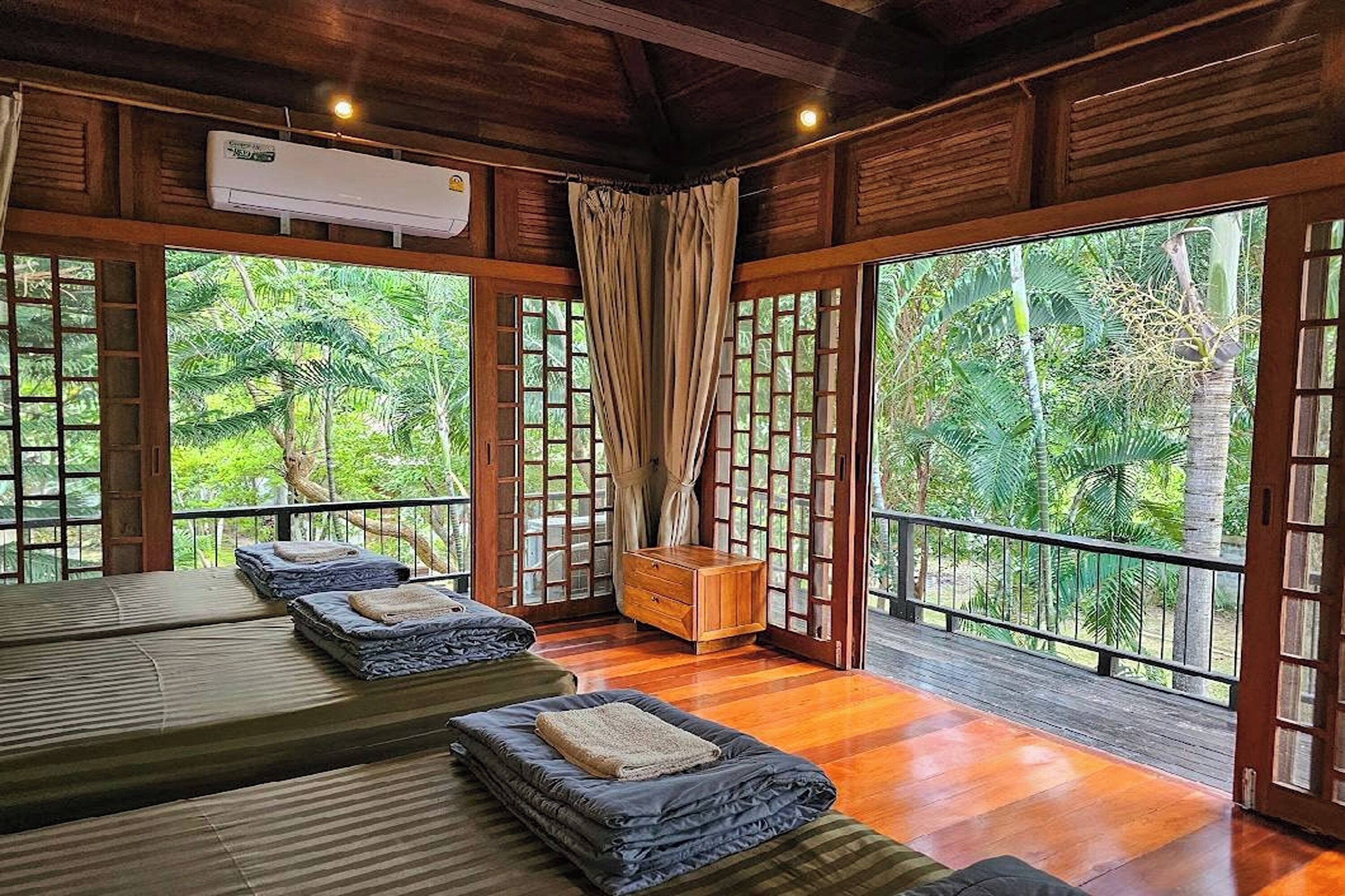 3 chambres, coffres-forts dans les chambres, bureau, Wi-Fi gratuit