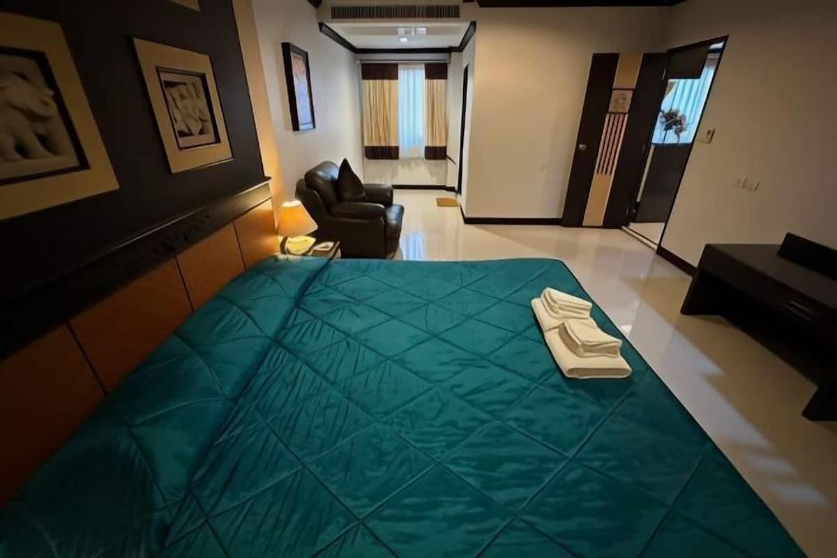 Desk, bed sheets