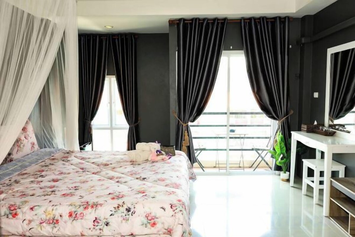 Desk, WiFi (free), bed sheets