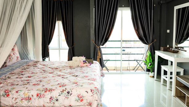 A bedroom with a bed, a desk, and a balcony. - Sleep Hotel (Chonburi)