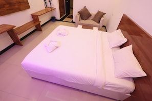 Executive Room | Desk, free WiFi - Aaditya Greens Near Nelaguli Panchyat Office (Bengaluru)
