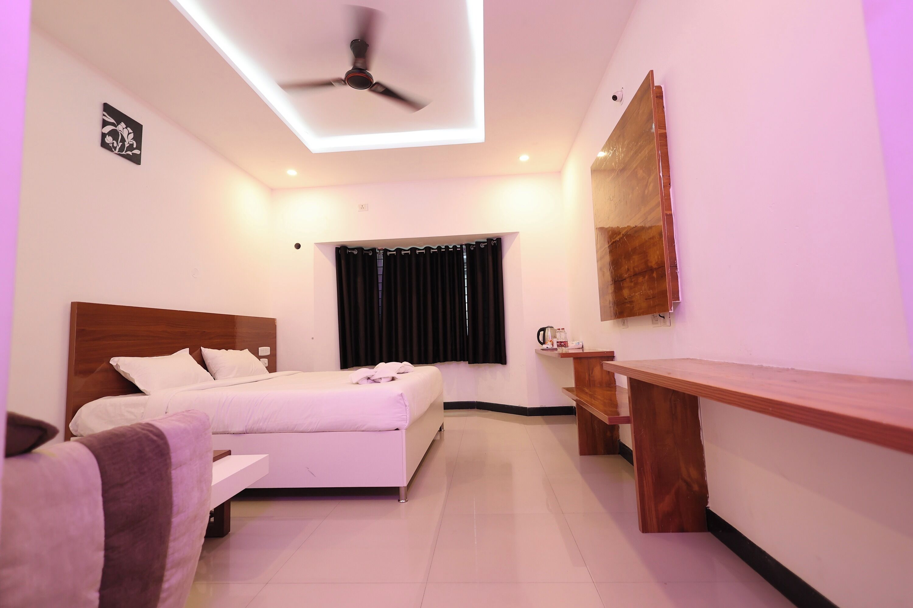 Executive Room | Desk, free WiFi