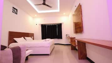 Executive Room | Desk, free WiFi