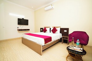 Deluxe Double Room | Desk, rollaway beds, free WiFi, bed sheets - Hotel A.P Residency (Gurugram)