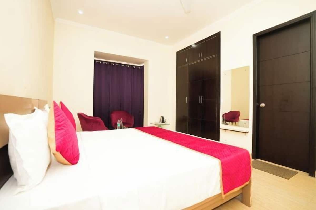 Desk, rollaway beds (surcharge), WiFi (free), bed sheets