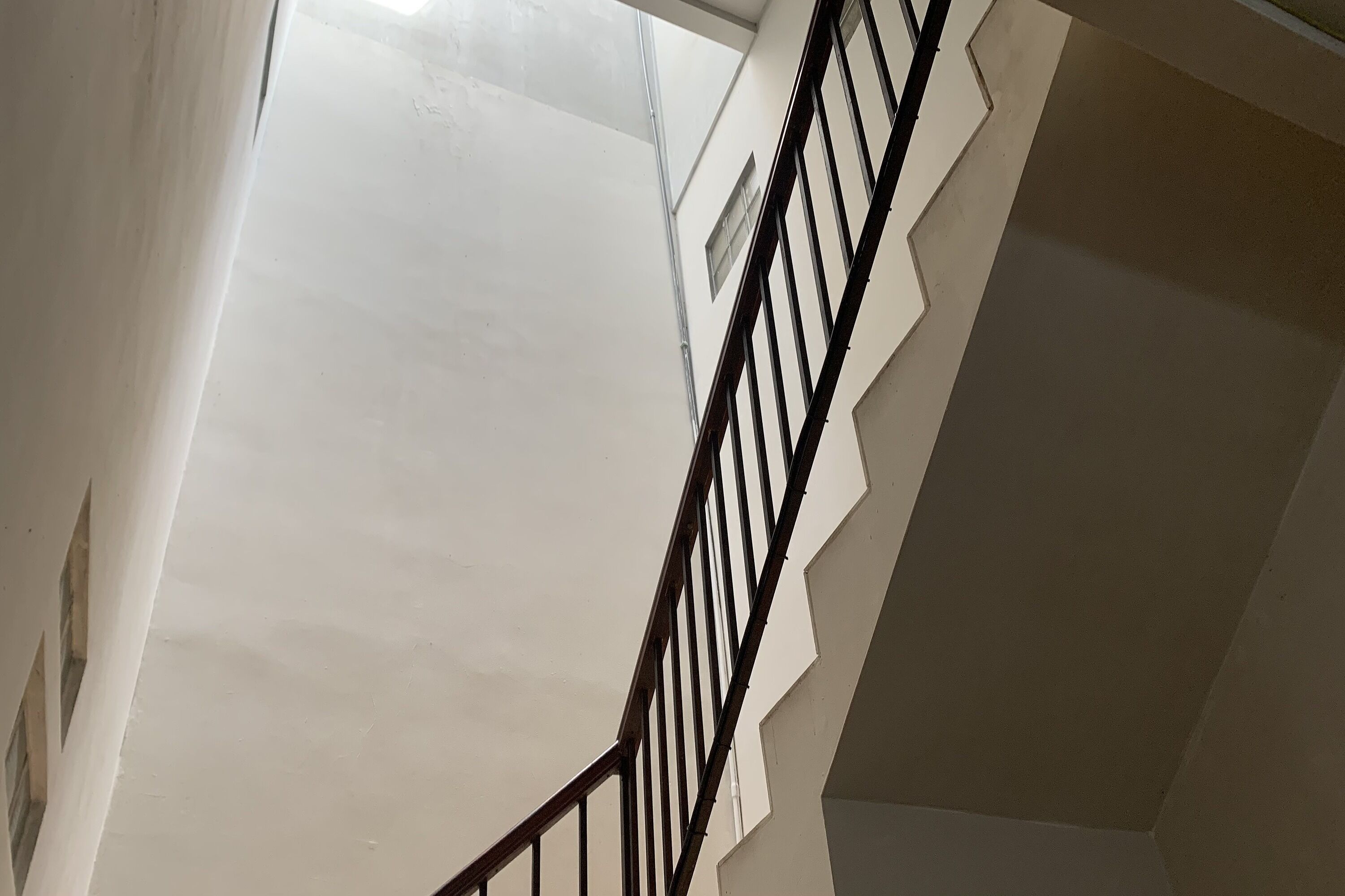 24-英寸电视（配备卫星频道）