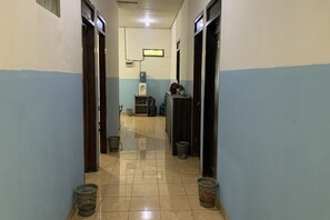 Een 24-inch televisie met satellietzenders