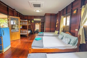 Family House | Desk, free WiFi, bed sheets - Ban Suan Bang Toei Homestay (Sam Phran)