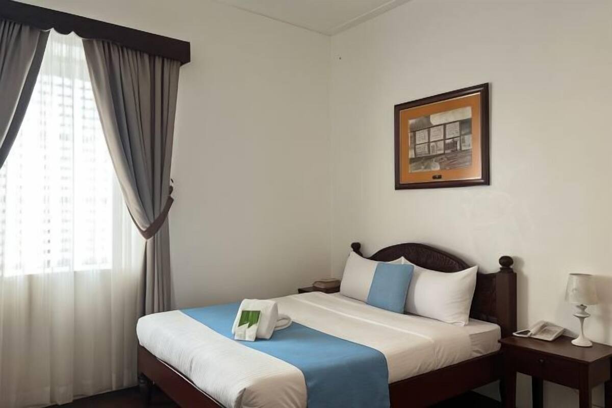 Desk, free WiFi, bed sheets