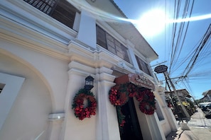 Façana frontal de l'allotjament