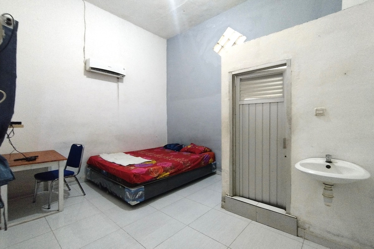 Deluxe Room | In-room safe, desk, free WiFi, bed sheets
