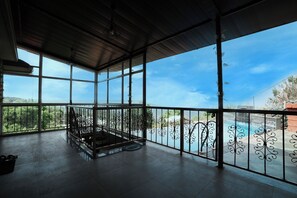 Outdoor pool - Tulsi Villa, Panchgani, Mahabaleshwar (Mahabaleshwar)