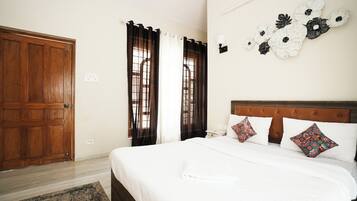 Classic Villa | 6 bedrooms, desk, iron/ironing board, rollaway beds