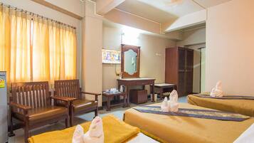 Standard Triple Room, Air conditioning | Desk, bed sheets