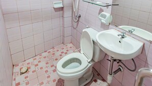 A bathroom with a toilet, sink, and shower. - The Prince Hotel (Phitsanulok)