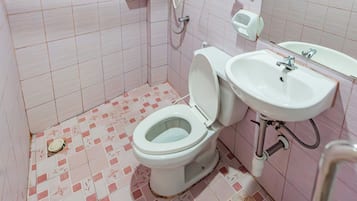 Standard Twin Room | Bathroom