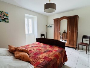 3 bedrooms, free WiFi - Charming house in Louhossoa, 6 guests - Garden & fireplace (Louhossoa)