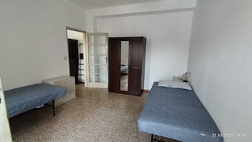 2 Schlafzimmer, Bügeleisen/Bügelbrett, Bettwäsche