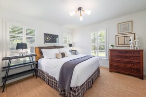 5 bedrooms, desk, iron/ironing board, free WiFi - **NEW** DOWNTOWN HOUSE | HEATED POOL | HOT TUB | Ping Pong | 10 Beds (Austin)