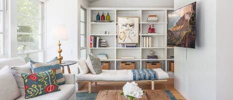 Smart TV, fireplace, table tennis, books