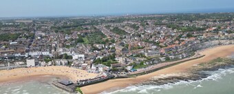 Goodwin’s View is a beautifully presented seaside apartment in Broadstairs, hosted by Seastay
